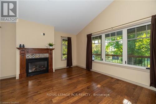 30 Victoria Street W, Southgate (Dundalk), ON - Indoor Photo Showing Living Room With Fireplace