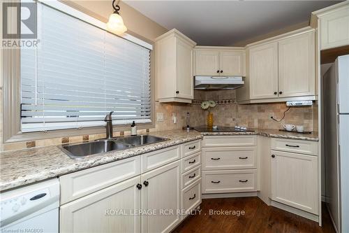 30 Victoria Street W, Southgate (Dundalk), ON - Indoor Photo Showing Kitchen With Double Sink