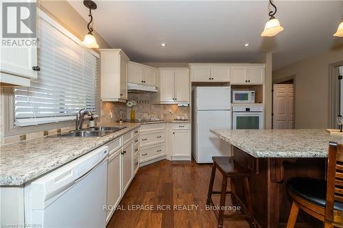 30 Victoria Street W, Southgate (Dundalk), ON - Indoor Photo Showing Kitchen With Double Sink