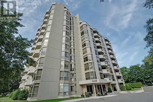 1237 North Shore Boulevard E Unit# 407, Burlington, ON - Outdoor With Balcony With Facade