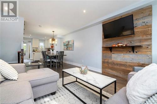 895 Maple Avenue Unit# 123, Burlington, ON - Indoor Photo Showing Living Room