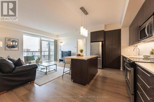 2003 - 25 Broadway Avenue, Toronto (Mount Pleasant West), ON - Indoor Photo Showing Kitchen With Upgraded Kitchen