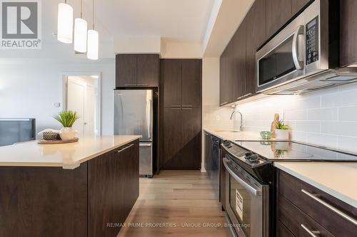 2003 - 25 Broadway Avenue, Toronto (Mount Pleasant West), ON - Indoor Photo Showing Kitchen With Upgraded Kitchen