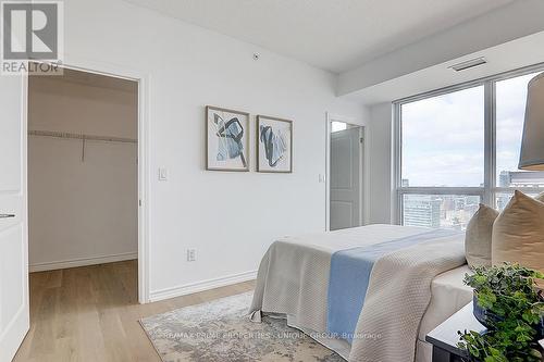 5202 - 386 Yonge Street, Toronto (Bay Street Corridor), ON - Indoor Photo Showing Bedroom