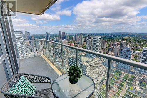 5202 - 386 Yonge Street, Toronto, ON - Outdoor With View With Exterior