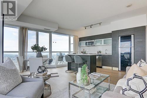 5202 - 386 Yonge Street, Toronto, ON - Indoor Photo Showing Living Room