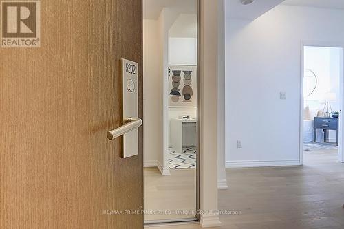 5202 - 386 Yonge Street, Toronto, ON - Indoor Photo Showing Other Room