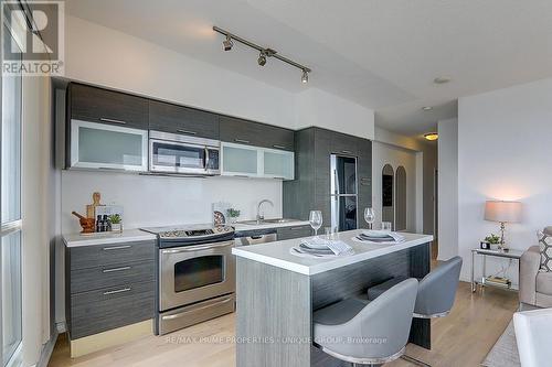 5202 - 386 Yonge Street, Toronto (Bay Street Corridor), ON - Indoor Photo Showing Kitchen