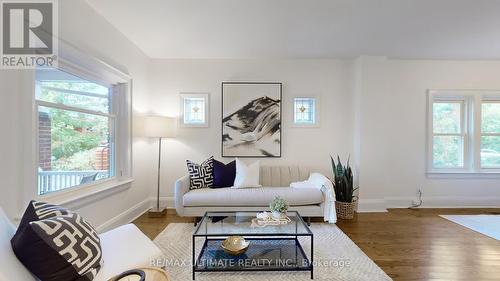 157 Gainsborough Road, Toronto (Woodbine Corridor), ON - Indoor Photo Showing Living Room