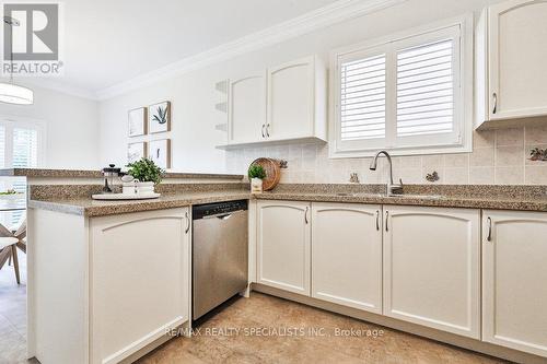 205 Ellis Crescent, Milton, ON - Indoor Photo Showing Kitchen