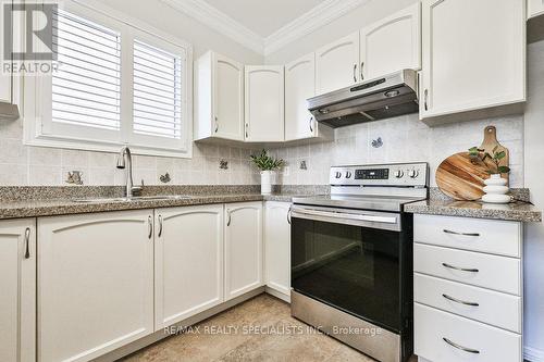 205 Ellis Crescent, Milton (Dempsey), ON - Indoor Photo Showing Kitchen