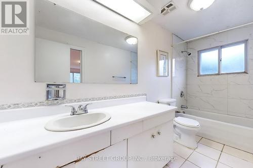 2152 Haygate Crescent, Mississauga, ON - Indoor Photo Showing Bathroom