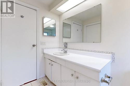 2152 Haygate Crescent, Mississauga, ON - Indoor Photo Showing Bathroom