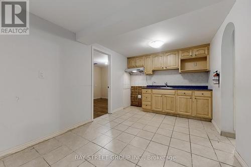 2152 Haygate Crescent, Mississauga, ON - Indoor Photo Showing Kitchen