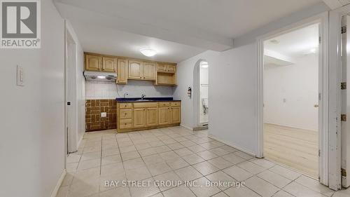 2152 Haygate Crescent, Mississauga, ON - Indoor Photo Showing Kitchen