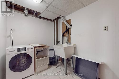 2152 Haygate Crescent, Mississauga, ON - Indoor Photo Showing Laundry Room