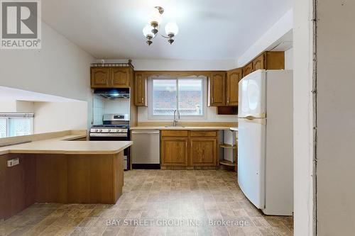 2152 Haygate Crescent, Mississauga, ON - Indoor Photo Showing Kitchen