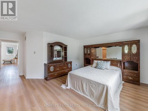 10 Lansdowne Drive, Brampton, ON - Indoor Photo Showing Bedroom