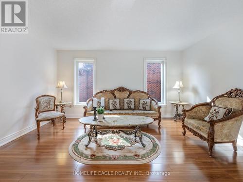 10 Lansdowne Drive, Brampton, ON - Indoor Photo Showing Living Room