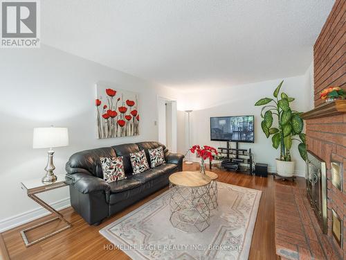 10 Lansdowne Drive, Brampton, ON - Indoor Photo Showing Living Room