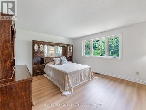 10 Lansdowne Drive, Brampton, ON - Indoor Photo Showing Bedroom