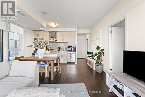 608 - 2087 Fairview Street, Burlington (Freeman), ON - Indoor Photo Showing Living Room