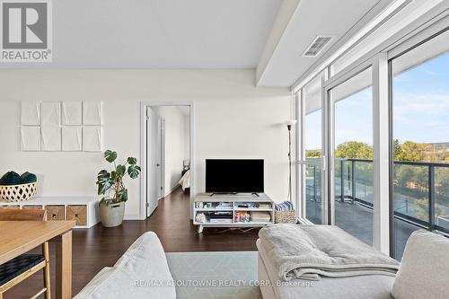 608 - 2087 Fairview Street, Burlington (Freeman), ON - Indoor Photo Showing Living Room