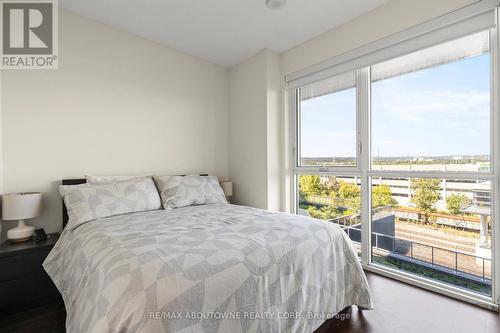 608 - 2087 Fairview Street, Burlington, ON - Indoor Photo Showing Bedroom