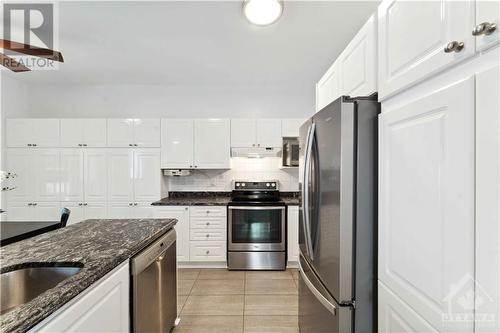 34 New Deighton Crescent, Ottawa, ON - Indoor Photo Showing Kitchen With Stainless Steel Kitchen With Upgraded Kitchen