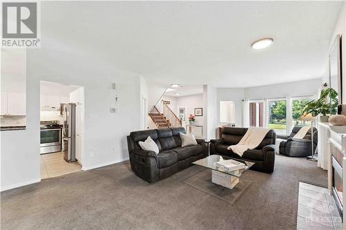 34 New Deighton Crescent, Ottawa, ON - Indoor Photo Showing Living Room