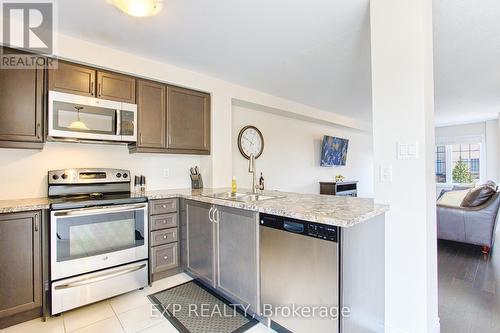 31 Mayland Trail, Hamilton, ON - Indoor Photo Showing Kitchen