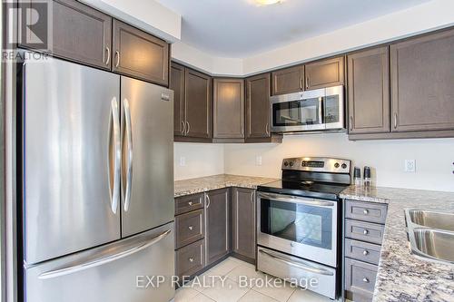 31 Mayland Trail, Hamilton, ON - Indoor Photo Showing Kitchen With Double Sink With Upgraded Kitchen