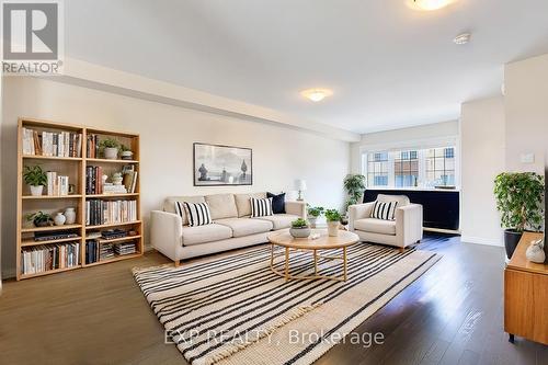 31 Mayland Trail, Hamilton (Stoney Creek Mountain), ON - Indoor Photo Showing Living Room