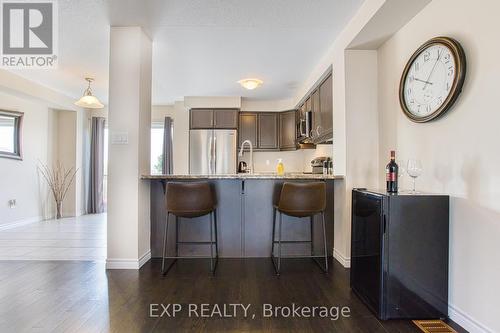 31 Mayland Trail, Hamilton, ON - Indoor Photo Showing Kitchen With Upgraded Kitchen