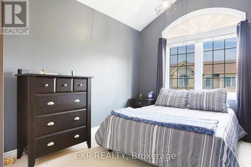 31 Mayland Trail, Hamilton, ON - Indoor Photo Showing Bedroom