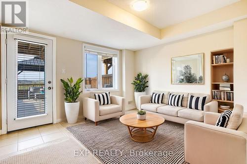 31 Mayland Trail, Hamilton (Stoney Creek Mountain), ON - Indoor Photo Showing Living Room