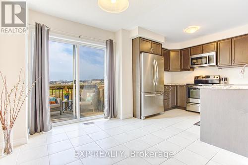 31 Mayland Trail, Hamilton (Stoney Creek Mountain), ON - Indoor Photo Showing Kitchen