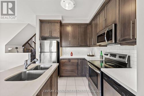 157 Fall Fair Way, Hamilton, ON - Indoor Photo Showing Kitchen With Double Sink With Upgraded Kitchen