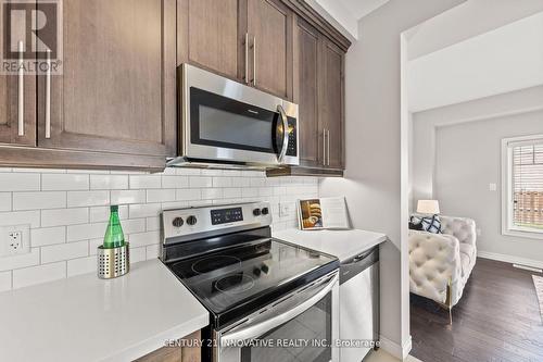 157 Fall Fair Way, Hamilton, ON - Indoor Photo Showing Kitchen