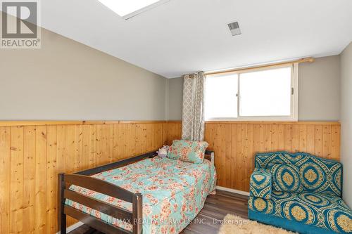 8 Canterbury Drive, St. Catharines, ON - Indoor Photo Showing Bedroom