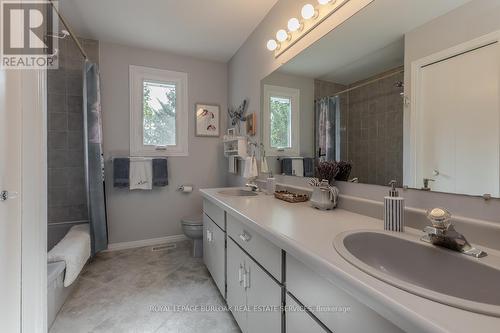 18 Ilona Court, Brant, ON - Indoor Photo Showing Bathroom