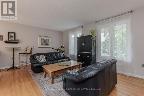 18 Ilona Court, Brant, ON - Indoor Photo Showing Living Room