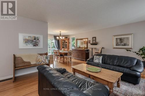 18 Ilona Court, Brant, ON - Indoor Photo Showing Living Room