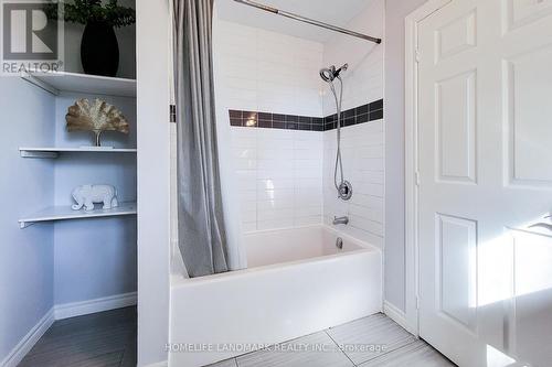 214 Mcanulty Boulevard, Hamilton (Crown Point), ON - Indoor Photo Showing Bathroom