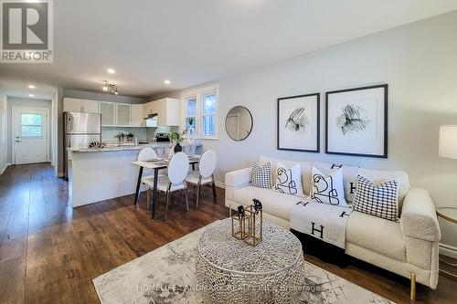 214 Mcanulty Boulevard, Hamilton (Crown Point), ON - Indoor Photo Showing Living Room