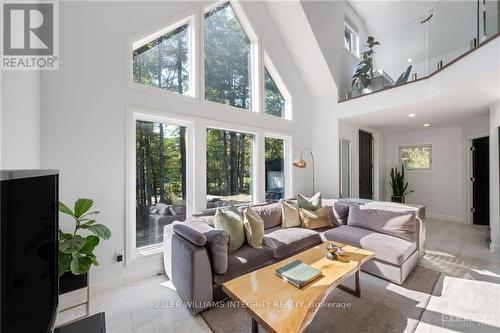 314 Maberly Station Road, Tay Valley, ON - Indoor Photo Showing Living Room