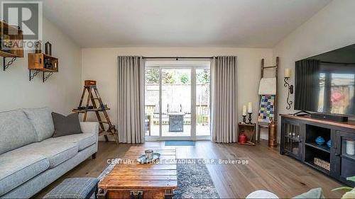 74 - 1241 Beaverbrook Avenue, London, ON - Indoor Photo Showing Living Room