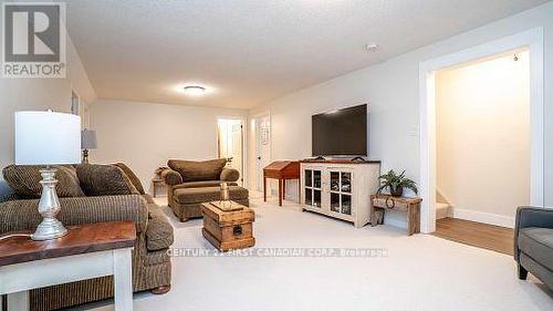 74 - 1241 Beaverbrook Avenue, London, ON - Indoor Photo Showing Living Room