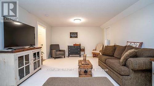 74 - 1241 Beaverbrook Avenue, London, ON - Indoor Photo Showing Living Room