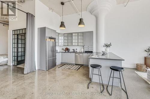 400 - 245 Carlaw Avenue, Toronto, ON - Indoor Photo Showing Kitchen